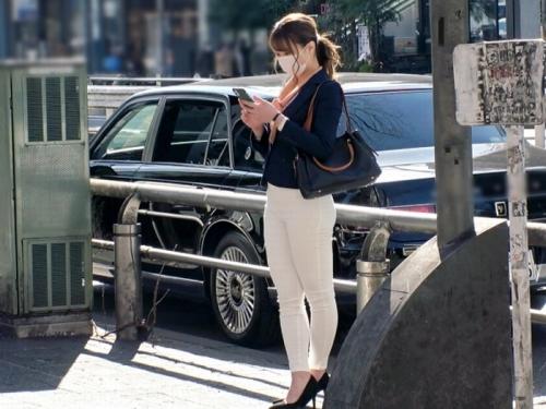 日常のストレスはセックスで解消しちゃう超絶美人のオマ〇コ弄れば潮が噴き出しちゃったよｗ