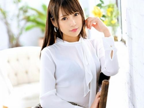 【失禁】デパート受付嬢をしてるキレカワなアラサーおま〇こを指で搔き回せば潮が噴き出すｗ