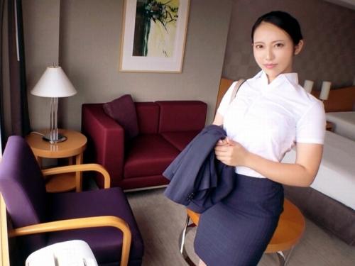 超エロムチBODYをした不動産会社に勤める21歳のお姉さんがオチンチンをたっぷり癒してくれるｗ