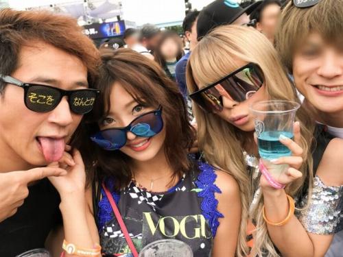 【乱交】パリピフェスでパリピギャルGETしたエロ美女2人とホテルがガツハメ堪能しちゃうよｗ