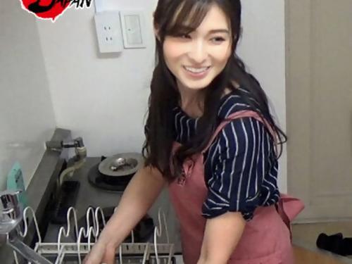 【五十路熟女】部屋に居てくれるだけでも癒されちゃう綺麗な家政婦おばさんをガツハメから種付けしちゃうｗ