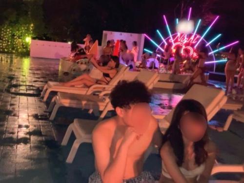 【素人軟派】圧倒的ビジュアルと神乳が強調されるビギニギャルをナイトプールでGETしガツハメ堪能しちゃうよｗ