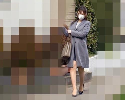 明るい顔してスケベなOLお姉さん⇒オマ〇コ弄れば豪雨潮が降り注ぐｗ