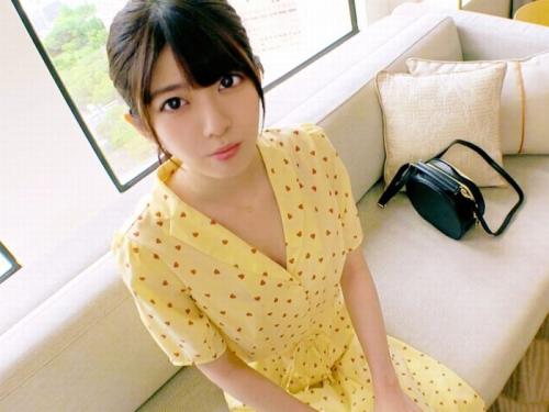 【失禁】清楚系な女の子のマン毛ボーボーま〇こをガツハメから手マンで豪雨潮が降り注ぐｗ
