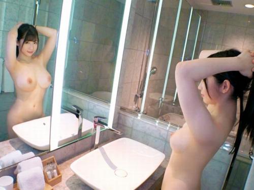 大きなオッパイにピンク乳首をした20才の美少女をたっぷり堪能しちゃうよｗ