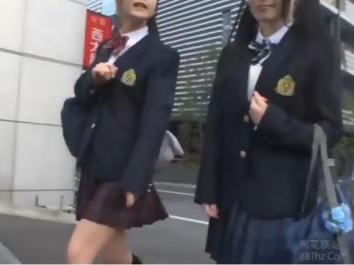 【人妻軟派】2人組のJKギャル娘に下着モニターと称しナンパGET⇒ウブな身体を触りその気にさせチ〇ポ挿入ｗ