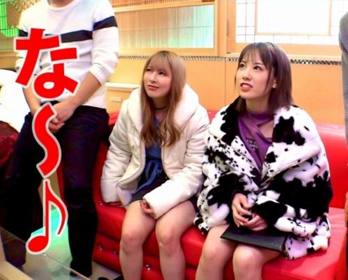 【乱交】ビッチGALオマ〇コからは潮を撒き散らし淫猥な姿で(*´Д`)ﾊｧﾊｧ