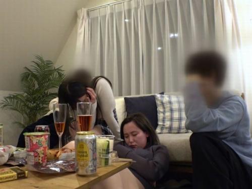 【ヤバイやつ】楽しい飲み会で眠らされ、何をしても起きない酩酊状態のお姉さん達をガツハメ堪能しちゃうｗ