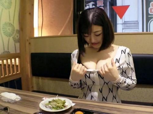 Kカップお姉さんをバニーコスに着替えさせガツハメから顔にザーメンぶっかけちゃったよｗ
