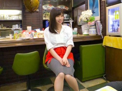 レトロな喫茶店で働く色白爆乳な癒し系看板娘をガツハメから顔にザーメンぶっかけｗ
