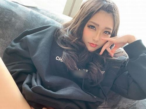 【エロ動画】フェラが大好きなガルバ嬢を男性2人がかりで味わい尽くすｗ