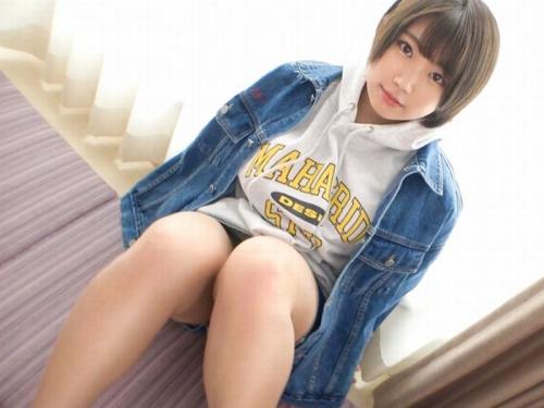 【エロ動画】ロリ好きには最高な20才の専門学生が慣れないセックスで上に跨ってぎこちなく腰を振るｗ