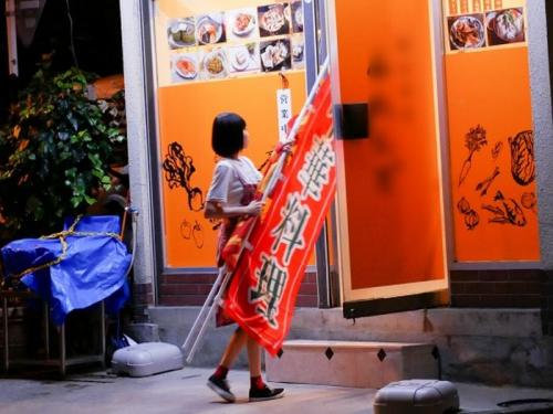 【ヤバイやつ】定食屋の激カワ看板娘⇒華奢なボディを責めたてお口にザーメンがっつり射精ｗ