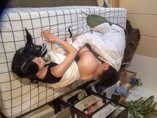 服を脱がせればスレンダーボディに美巨乳だった、清楚な風貌をしたお姉さんと隠し撮り性交ｗ
