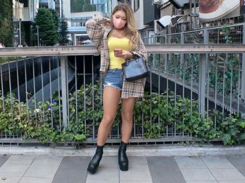 ラウンドガールをしてるHカップ爆乳ナイスバディの金髪ギャルをガツハメ堪能しちゃうよｗ