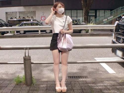 【失禁】服を脱げばもの凄い抜群なエロボディ⇒美乳にお尻にオイルを塗りたくって潮噴くマ〇コをガツハメ堪能ｗ