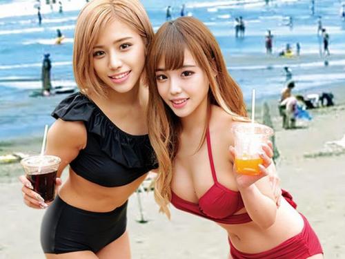 湘南の海で出会った金髪ギャル姉の素股から無我夢中でピストン⇒美マンから溢れ出るザーメンがエロ過ぎｗ