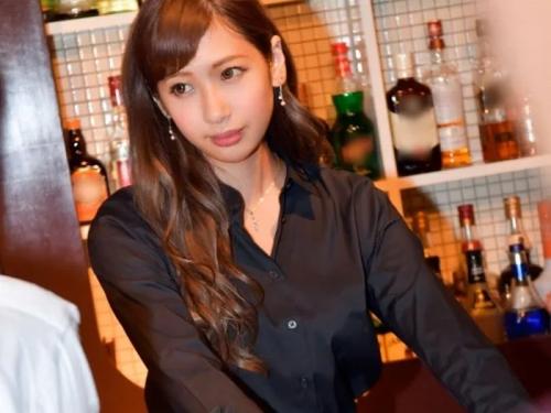 【エロ動画】20才の美脚美人なバーで働く激カワ看板娘をガツハメから顔にザーメンぶっかけちゃったよｗ