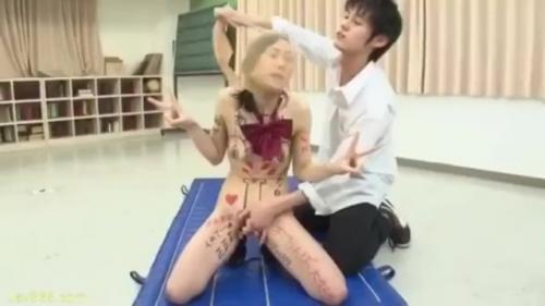 浅倉あすかと白咲まりあと立花まおみのＳＭ！どんな酷い目にあってもガニ股アヘ顔ダブルピースで性暴力を受け入れる肉便器JK！