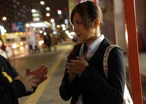 週末の夜を独りで過ごすなんて若妻には耐えられない！ナンパされハメを外し肉棒をハメ込む不貞妻…