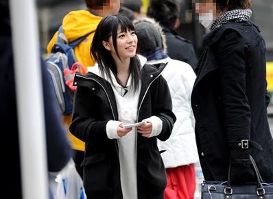 <上原亜衣>中出しOKの交渉をしないと帰れません！過酷な逆ナンミッションに挑戦する美少女…