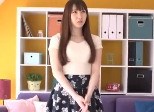 清楚で綺麗なお姉さんに肉棒挿入しおっぱいを上下に揺らしまくりアヘアヘw