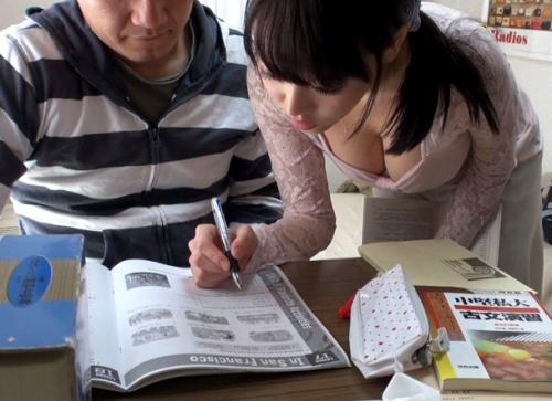 <女子大生>受験生にとって癒される時は家庭教師の先生の卑猥なおっぱい！我慢出来なくなった男は家でレ○プ…