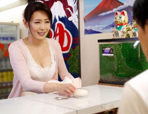 <三浦恵理子>仲良くなった美熟女と恋に落ち一緒に番台として働く淫乱な人妻…