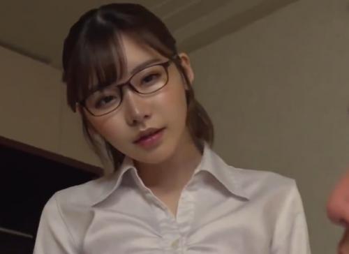 《深田えいみ》仕事の出来る先輩が酒に酔っぱらった男を看病と思いきやそのまま寝取りセックスw