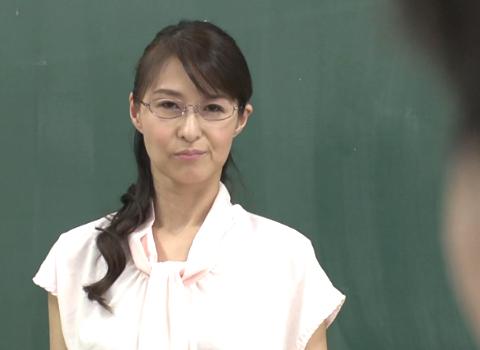 ≪北川礼子≫滴る愛液と悶える吐息…興奮とスリルで女教師の感度は敏感MAX！静かな声で絶頂…。