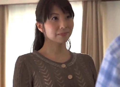 《一条綺美香》経営者から目を付けられた美熟女は熟れたカラダに肉棒を挿入され敏感に反応する…