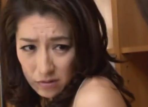 <松本まりな 北原夏美>アナルを求める息子に尻を突き出し菊門の快楽に喘ぐ美熟女の母親…母子相姦