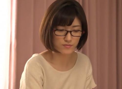 <森沢かな>奥さんの秘密のアルバイト！男達のチ○ポと心のスキマを癒やすため今日もかなは卑猥に腰を振る！