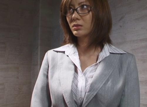<麻美ゆま>巨乳女教師は拒む間もなく次々とギンギンになったチンポがマンコに突き刺さる！