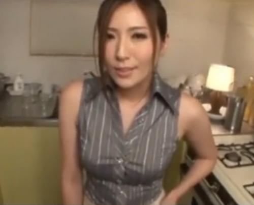<椎名ゆな>色気が半端ない義理の姉…こんな美女から誘惑されたら肉棒がビンビン！