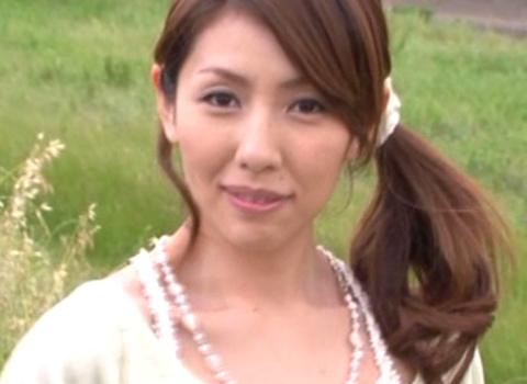 <結城みさ>ママ友のいる横でマジックミラー号に乗り込み男優とパコパコSEXする人妻AV女優！