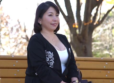 ≪古庄智恵美 五十路妻≫心の奥から手が出るほど他人のチンポ欲しがっているぽっちゃり熟女は肉厚の身体揺らしアヘアへwww