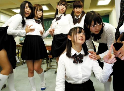 <女子高生>クラスで一人だけの男子…下着が無くなれば一番最初に犯人扱いされ肉棒を出され弄られる…