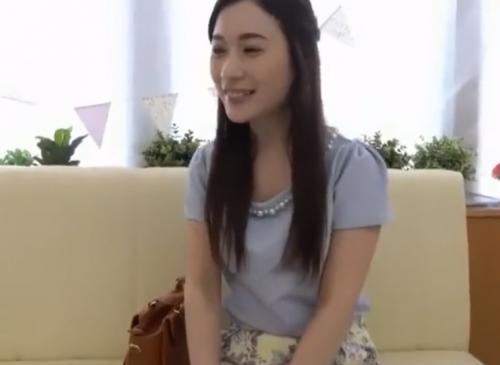 <モニタリング>性欲多き人妻は初対面の相手でもキスだけでマンコがヌレヌレ！急速に恋に落ちた2人は快楽に溺れる…
