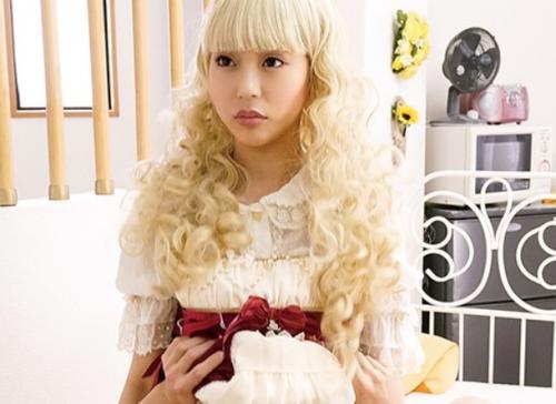 《七海ゆあ》人間のような質感を持つリアルドールが自宅に届き興奮した男が全身を弄り官能しまくる！