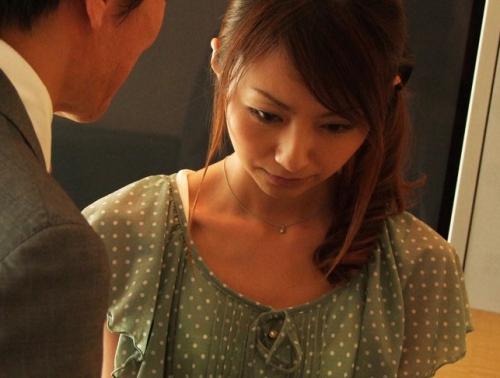 【青木玲】幸せな夫婦は突如として壊れる…旦那のギャンブルの借金を身体で支払う人妻…。