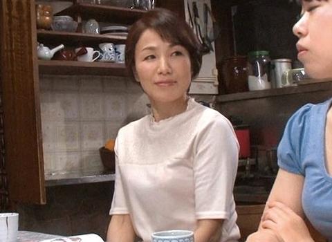 (還暦熟女 嫁の母) 美熟女人妻な六十路！娘婿の息子と義母の中出し近親相姦！母子相姦で淫乱な60代の美熟女な母…。