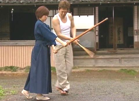 【ヘンリー塚本】剣道に汗を流す娘…剣の道も肉棒の道もおじさんから教えてもらう…。