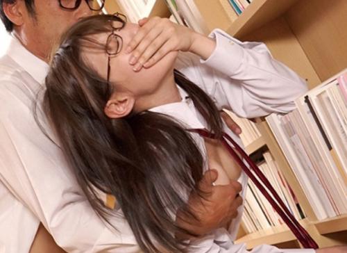 《相沢みなみ》地味な女子高生をサイレントレイプ！恥ずかしくて声が出ないまま肉棒ぶち込まれ絶頂！
