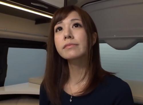 【ナンパ】アンケートと嘘をつき車に誘い込みスケベな質問をして行くとマ○コは濡れまくり股開くw