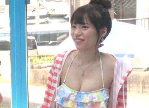 〖MM号〗海水浴に来ている男と女の友達同士が素股に挑戦！腰を振るたびに割れ目が濡れまくり膣に挿入してしまうw