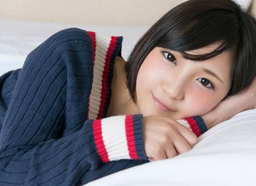 < 広瀬うみ>可愛すぎる女の子がパイパンの割れ目を晒しパコパコハメまくる！