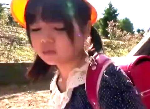 （美少女）ランドセル背負ったツルペタのマ○コした女の子が男の肉棒挿入し肉棒注がれる…。