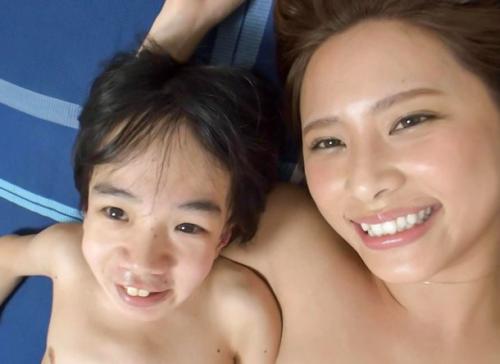 <花咲いあん>綺麗なお姉さんが”にしくん”宅にやって来て仲良く宅飲みしたりお風呂入ったりセックス…