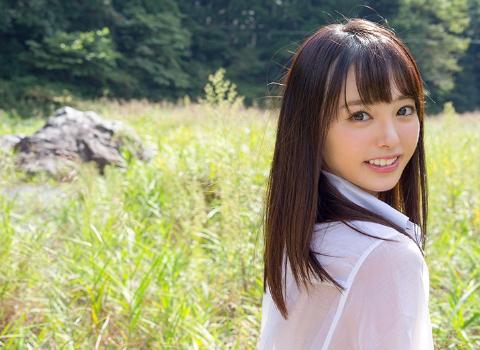 （小倉由菜）透明感のある美少女はフェザータッチだけでマ○コを濡らす敏感な女の子…。